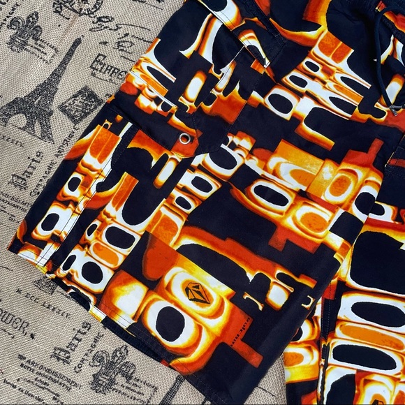 Volcom Mod Tech Black/Orange Distraction Print Short Size 32 - Picture 2 of 13